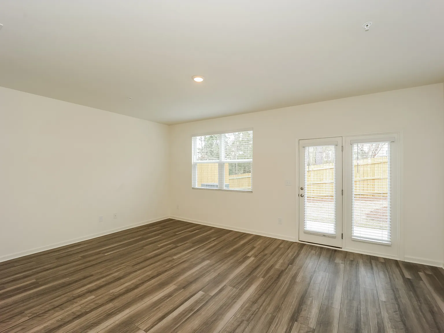 3 bed, 2.5 bath, 1386 sqft, $1,645 — Photo 4