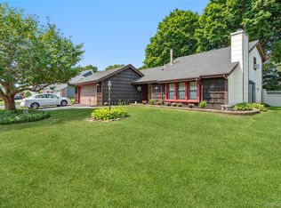 820 Greenbelt Parkway W, Holbrook, NY 11741