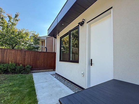 5th image of 1384 Hope Rd