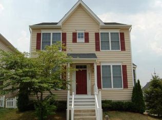 42555 Pelican Dr, Chantilly, VA 20152