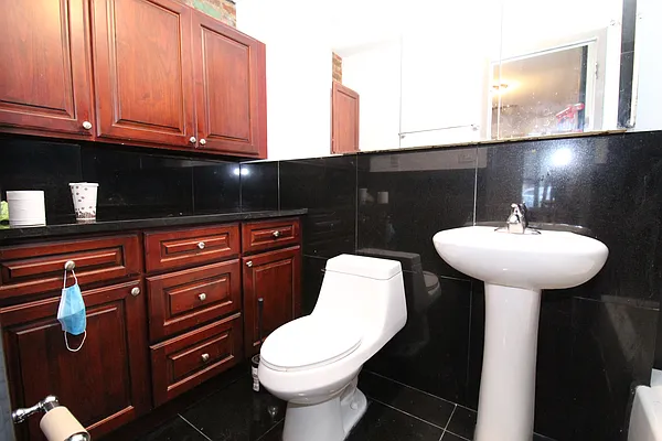 Rented by Compass | media 24