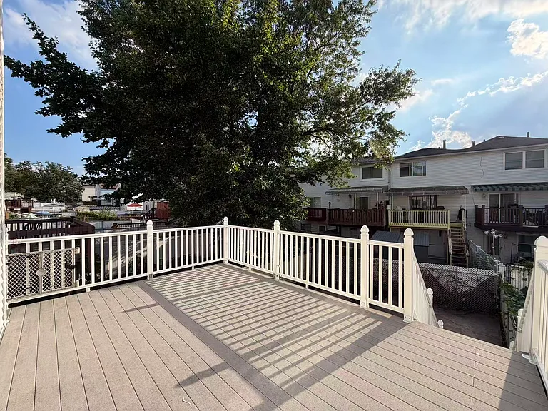266 Brookfield Ave — Photo 4