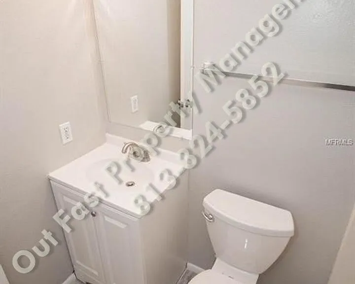226 SW Lincoln Cir N #B — Photo 9