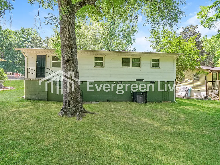 4207 Hampshire Dr — Photo 15
