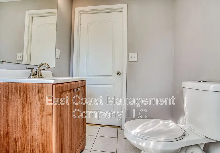 214 Center St — Photo 39