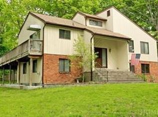 29 Meadow Park Rd, Baldwin Place, NY 10505