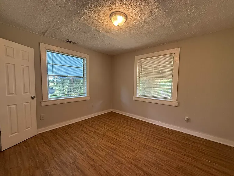 516 Magnolia St — Photo 6