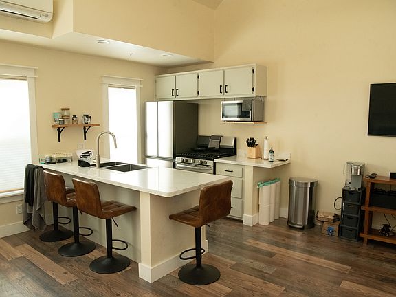 5th image of 1324 Palm St #B