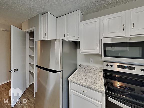 4th image of 1401 Ross Ln