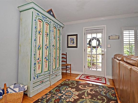 3rd image of 426 Woodland St