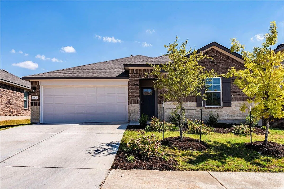 4 bed, 2.0 bath, 1725 sqft, $2,100 — Photo 1