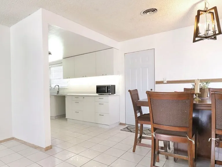 Dinning area next to the kitchen