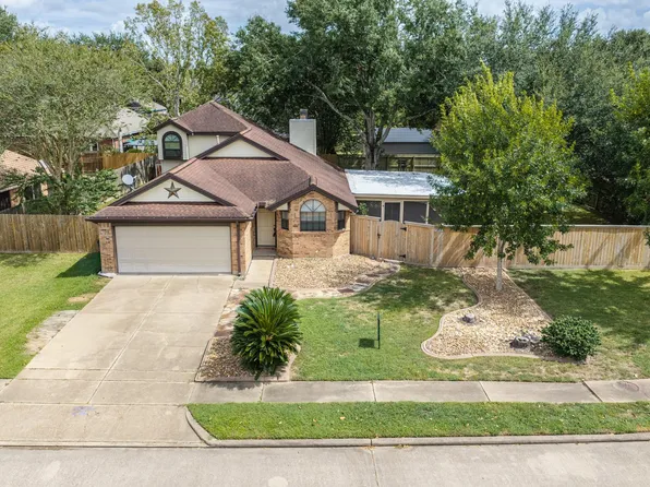 232 Trail Ride Rd, Angleton, TX 77515