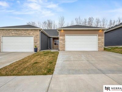 1719 NW 52nd St, Lincoln, NE, 68528