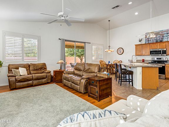 4th image of 3100 E LARK Drive