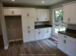 955 Roseland Dr S, Windsor, ON N9G1T9