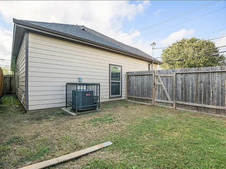 5301 Wylie St — Photo 14