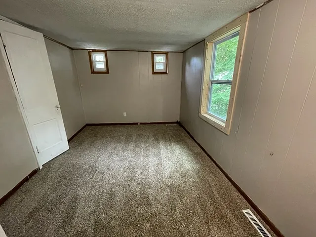 458 Fieldcrest Dr — Photo 6