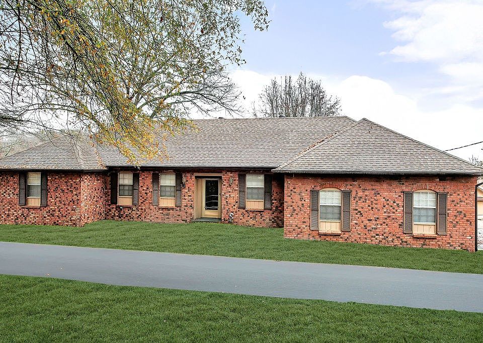 1st image of 2 Portsmouth Ln