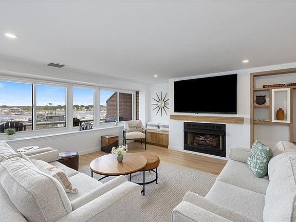 5th image of 58 Merrimac St APT 3-5