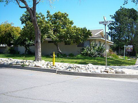 Corner lot, view from side...