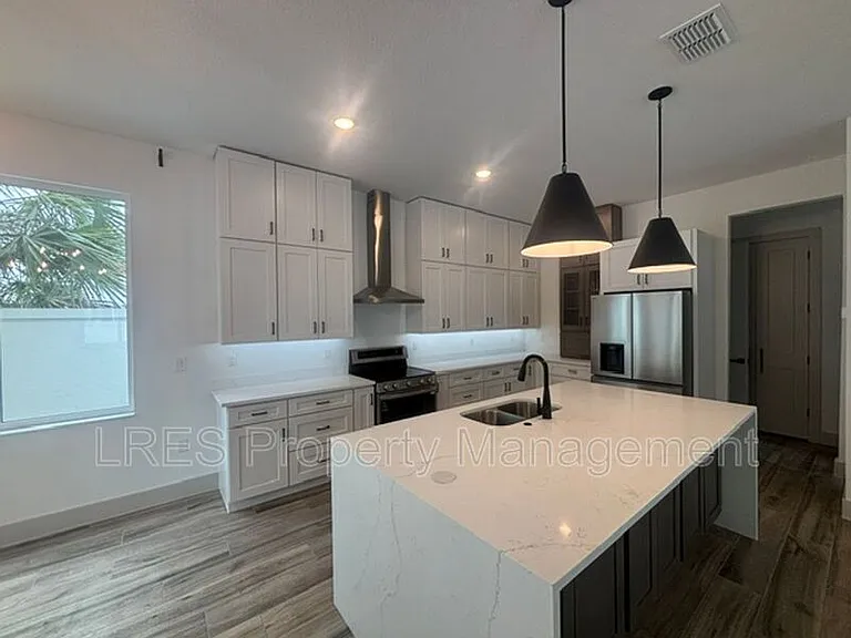 722 Ellwood Ave — Photo 11