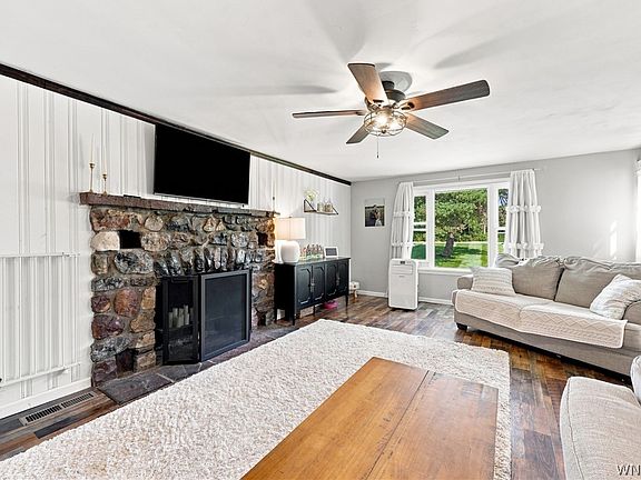 5th image of 3256 Broadway Rd