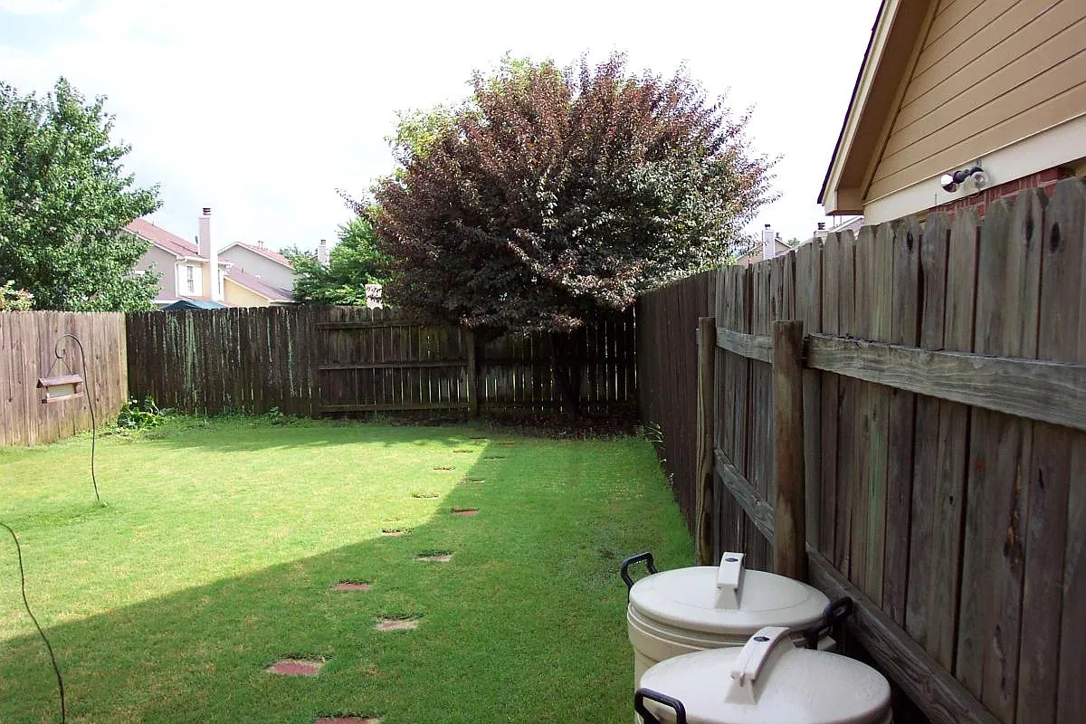 2 bed, 2.5 bath, 1400 sqft, $1,100 — Photo 3