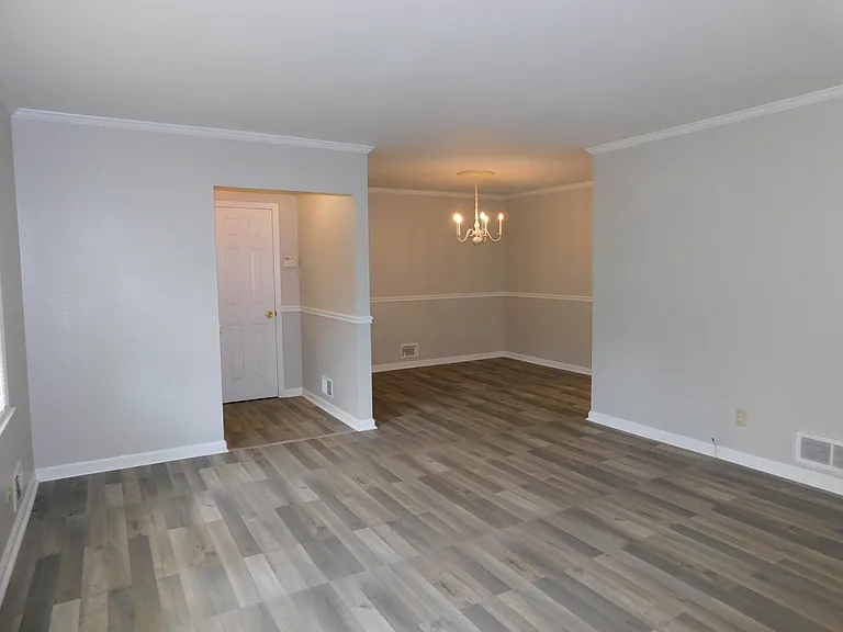 2921 Stratford Dr — Photo 4