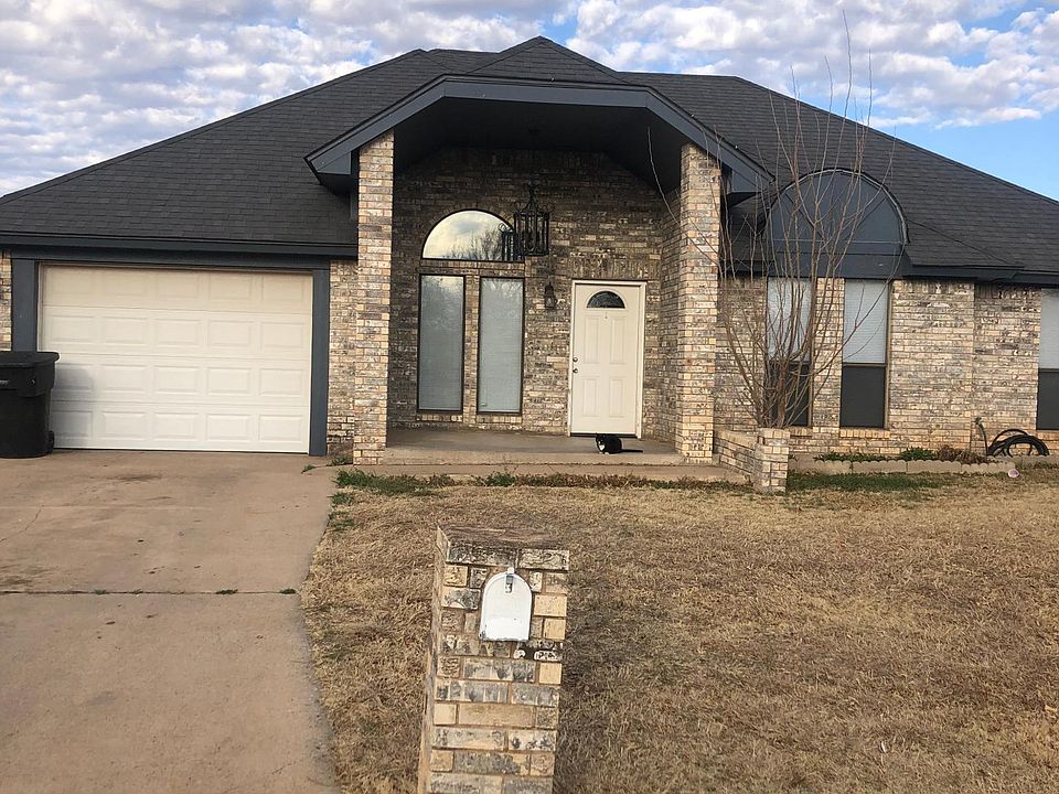 1st image of 758 Chaucer Dr