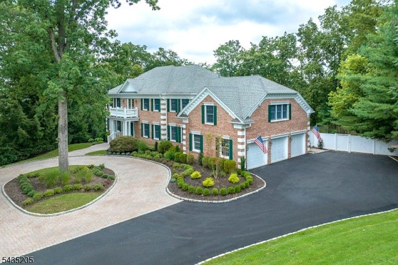 1st image of 12 Oak Hill Dr