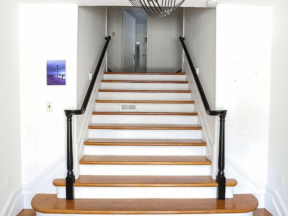 2nd image of 17 Beach Rd