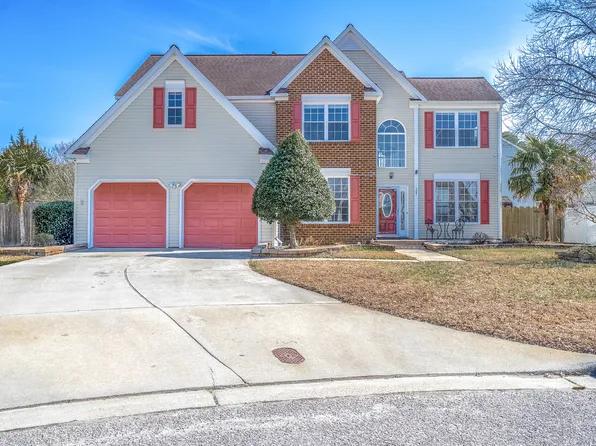 305 Hidden Falls Ct, Chesapeake, VA 23320