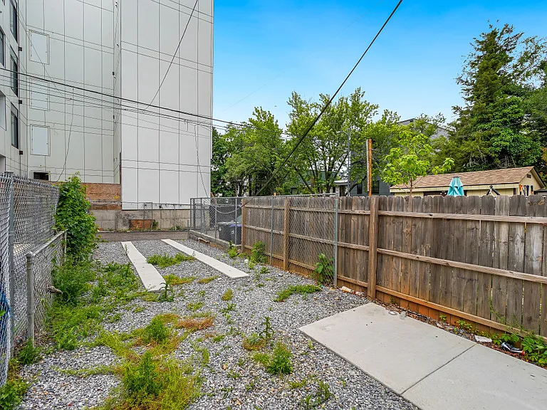 1721 L St NE — Photo 27