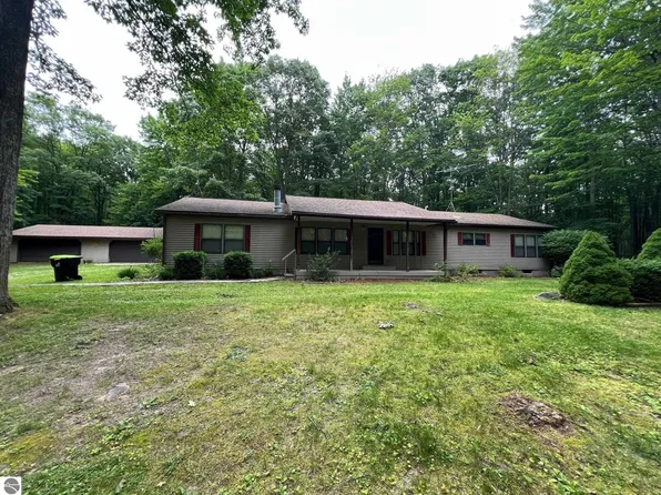 2300 W Cedar Rd, Harrison, MI 48625