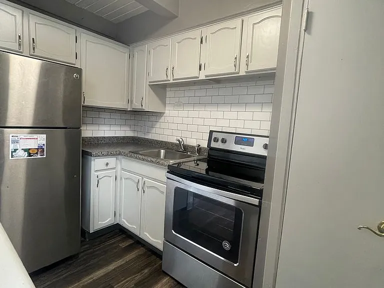 1819 Pershing Ave — Photo 4