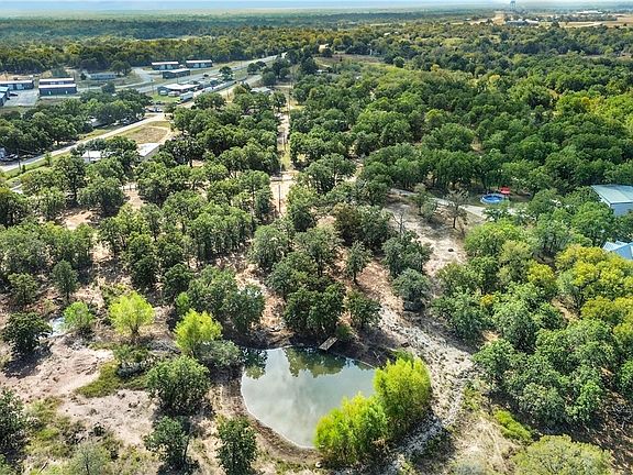 3rd image of 412 Woody Hollow Rd