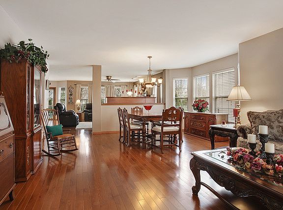 4th image of 1002 Butterfield Cir W
