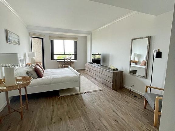4th image of 151 Crandon Blvd APT 822