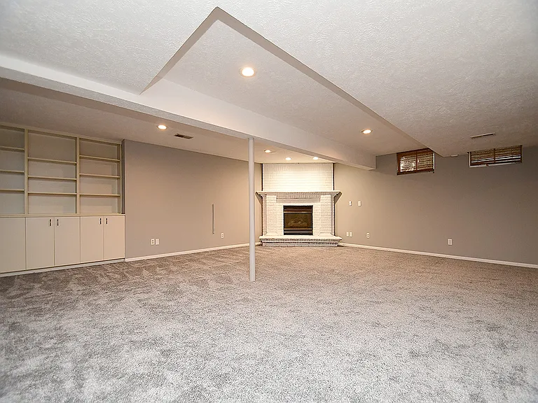 2601 S 48th St — Photo 32
