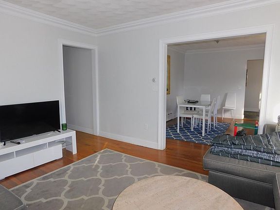 4th image of 579 Hancock St #1R