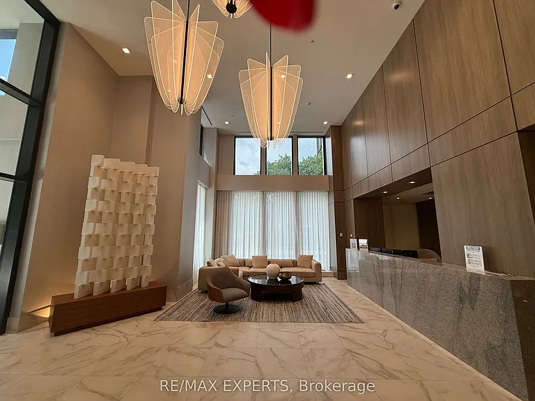 75 James St S #623 — Photo 3
