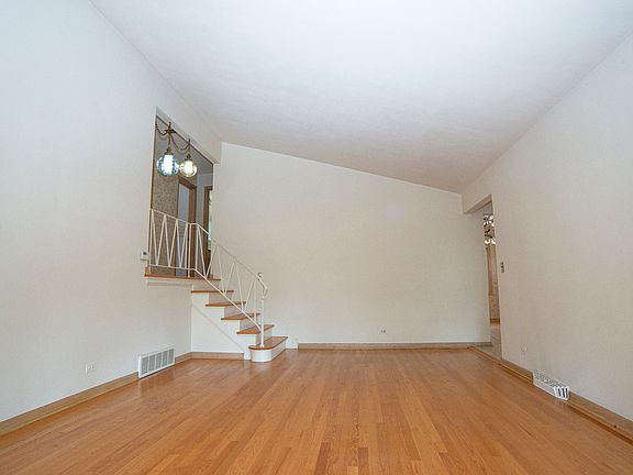 4th image of 10656 Wakefield St
