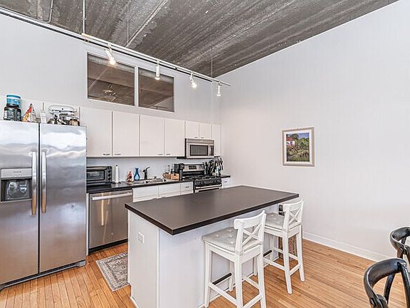 3rd image of 1635 W Belmont Ave APT 413