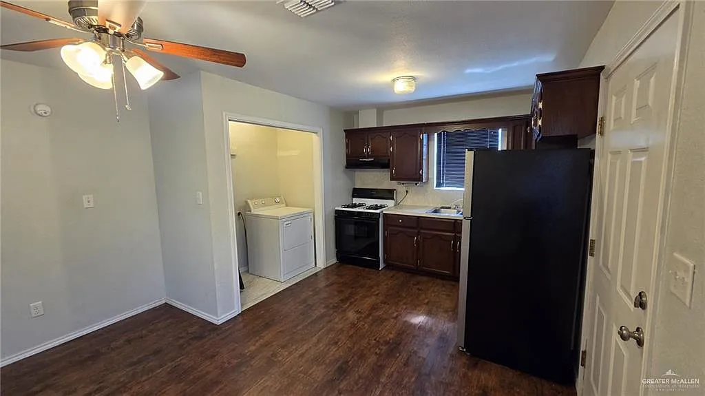 2 bed, 1.0 bath, 884 sqft, $1,200 — Photo 4
