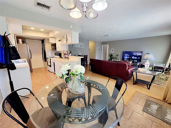 4th image of 3005 Winchester Way