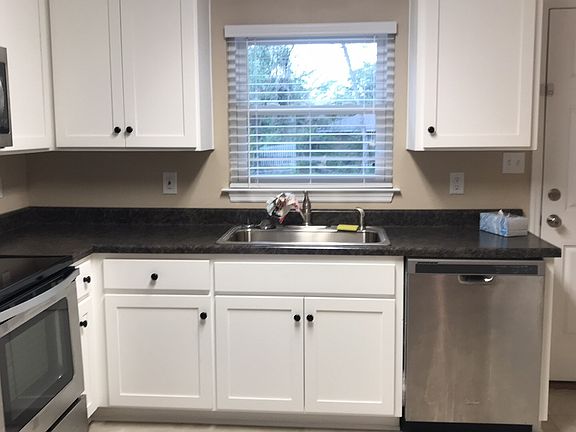 5th image of 1124 N Bronough St