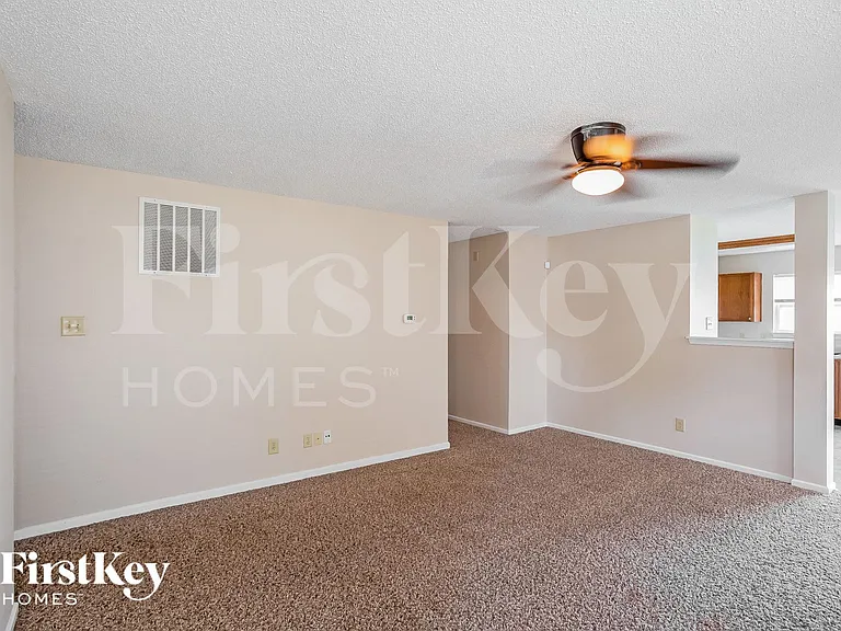 744 Adagio Dr — Photo 3