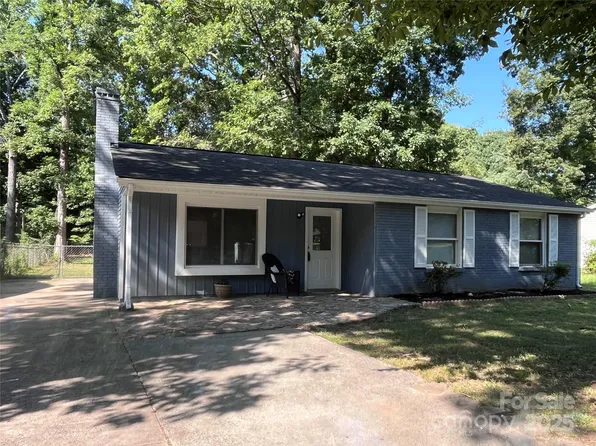 6325 Judas Tree Ln, Charlotte, NC 28227