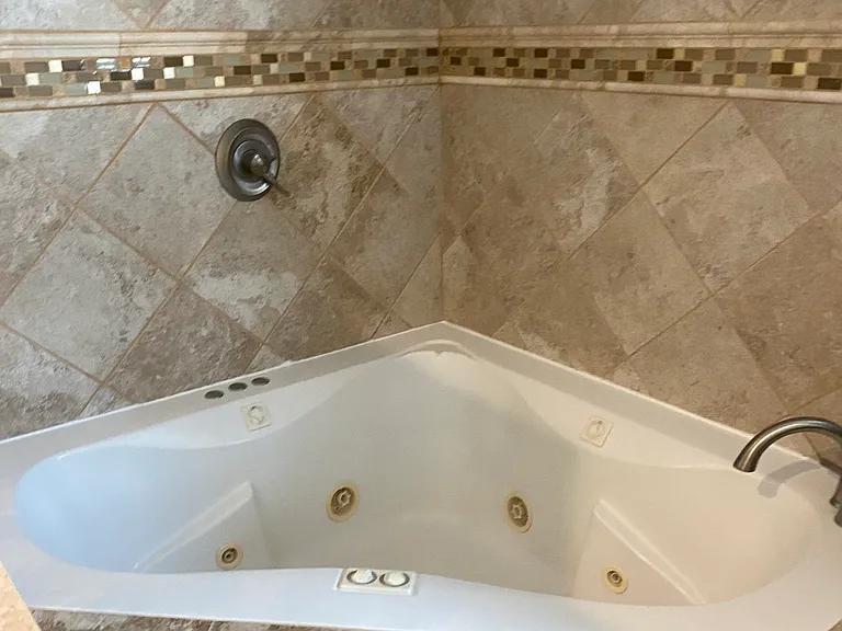 446 S Almont Dr — Photo 13